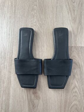 H&M Men's Black Square-Toe Slide Sandals